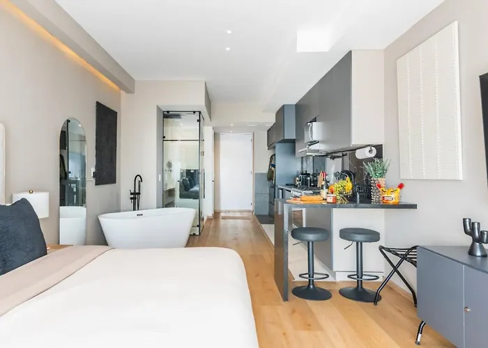 Apartment Design Rooftop Pool, Gym, Bbq *