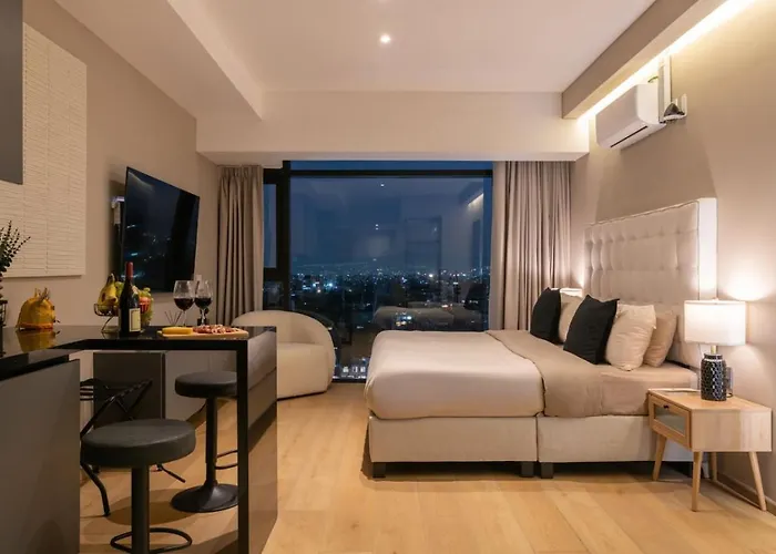 Design Rooftop Pool, Gym, Bbq