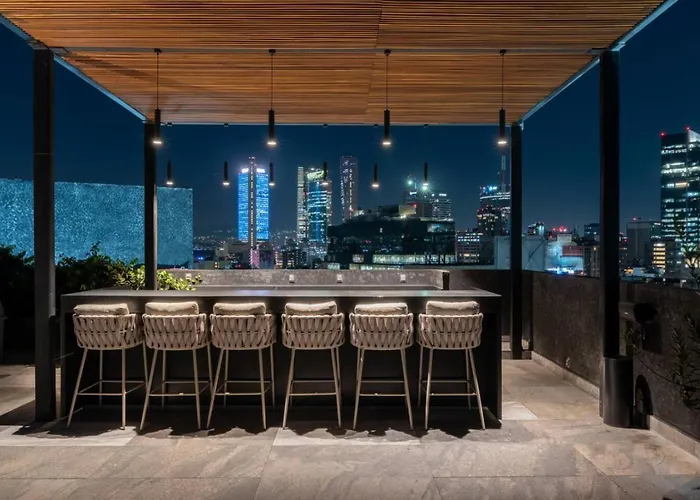 Design Rooftop Pool, Gym, Bbq